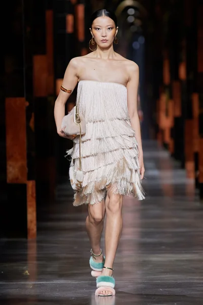 Look 27